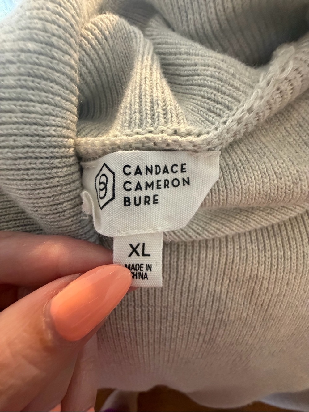 Candace Cameron Bure Turtleneck Sweater – XL - Picture 5 of 6
